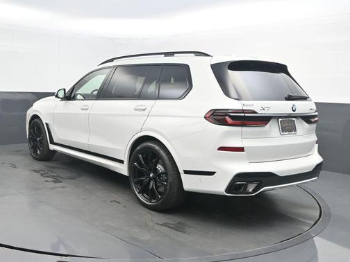 Alpine White 2026 BMW X7 xDrive40i