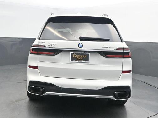 Alpine White 2026 BMW X7 xDrive40i