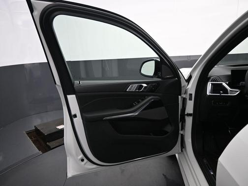 Alpine White 2026 BMW X7 xDrive40i