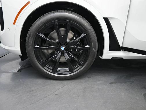 Alpine White 2026 BMW X7 xDrive40i