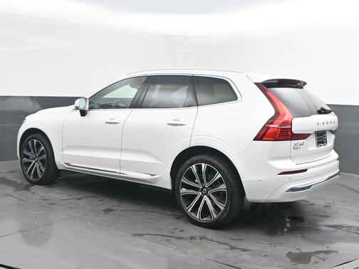 2023 Volvo XC60 B5 Ultimate Bright Theme