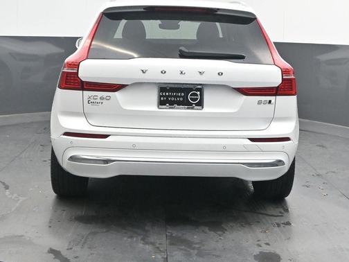 2023 Volvo XC60 B5 Ultimate Bright Theme