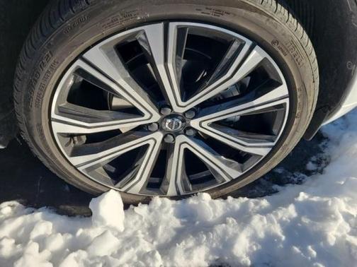 2023 Volvo XC60 B5 Ultimate Bright Theme