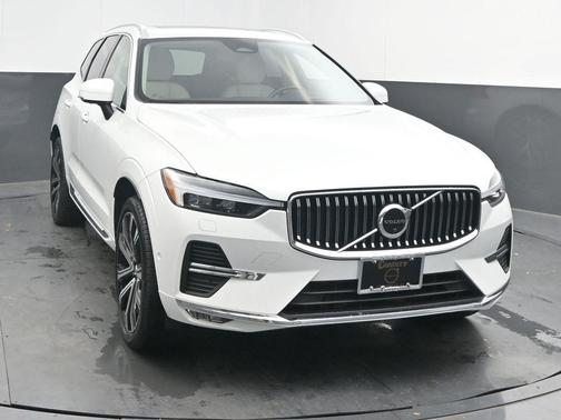 2023 Volvo XC60 B5 Ultimate Bright Theme