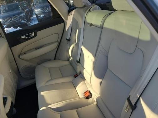 2023 Volvo XC60 B5 Ultimate Bright Theme