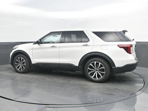 Star White 2022 Ford Explorer ST-Line