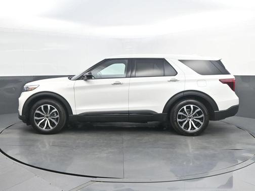 Star White 2022 Ford Explorer ST-Line