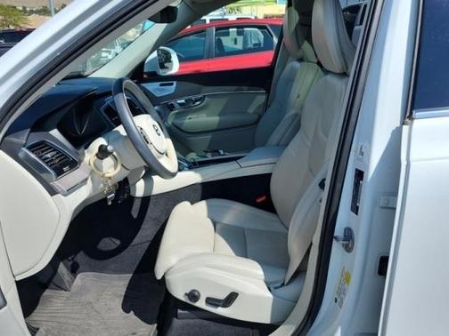 2024 Volvo XC90 Recharge Plug-In Hybrid T8 Ultimate Bright Theme 7-Seater