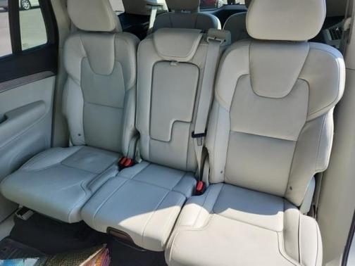 2024 Volvo XC90 Recharge Plug-In Hybrid T8 Ultimate Bright Theme 7-Seater