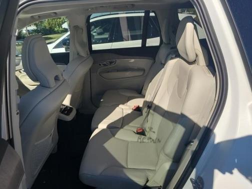 2024 Volvo XC90 B6 Plus Bright Theme 7-Seater