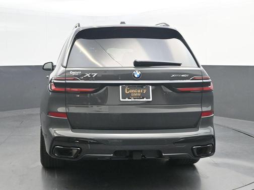 Gray Metallic 2027 BMW X7 xDrive40i