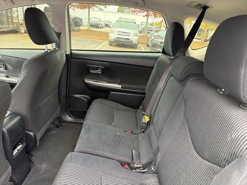 2016 Toyota Prius v Four