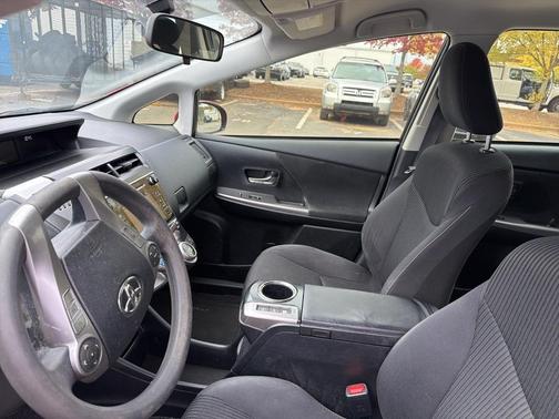 2016 Toyota Prius v Four