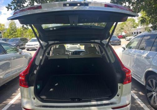 Crystal White Metallic 2024 Volvo XC60 B5 Plus Dark Theme