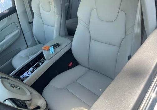 Crystal White Metallic 2024 Volvo XC60 B5 Plus Dark Theme