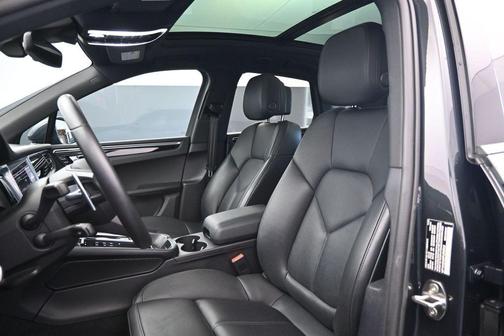 Volcano Grey Metallic 2023 Porsche Macan
