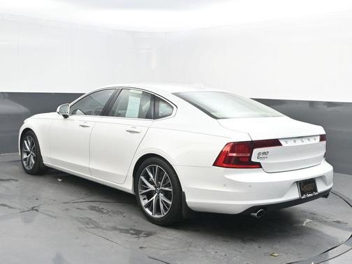 2017 Volvo S90 T5 Momentum