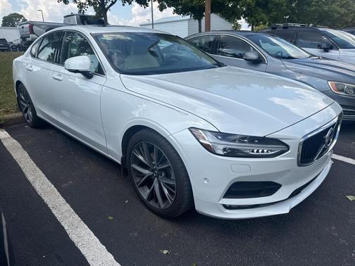 2017 Volvo S90 T5 Momentum