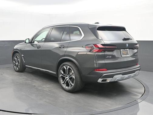 Gray Metallic 2026 BMW X5 xDrive40i