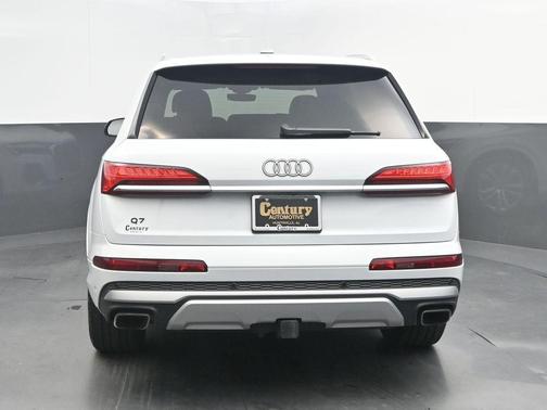 Glacier White Metallic 2025 Audi Q7 55 Prestige