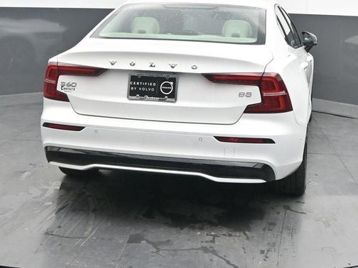 2024 Volvo S60 B5 Plus Dark Theme