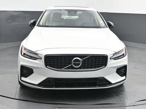 2024 Volvo S60 B5 Plus Dark Theme