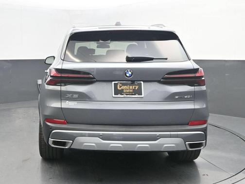 Skyscraper Gray Metallic 2026 BMW X5 sDrive40i