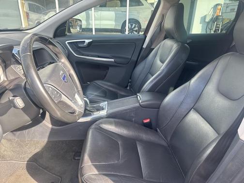 2016 Volvo XC60 T6 Drive-E Platinum