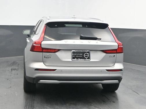 2025 Volvo V60 Cross Country B5 Plus