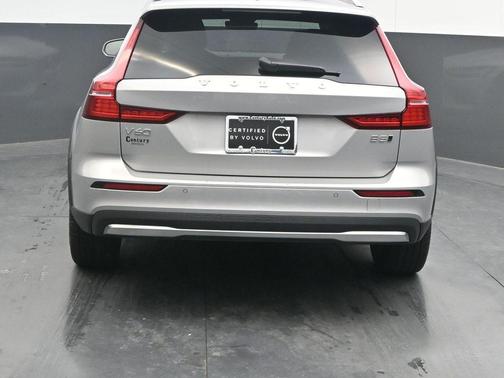 2025 Volvo V60 Cross Country B5 Plus