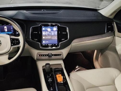 2024 Volvo XC90 B6 Plus Bright Theme 7-Seater