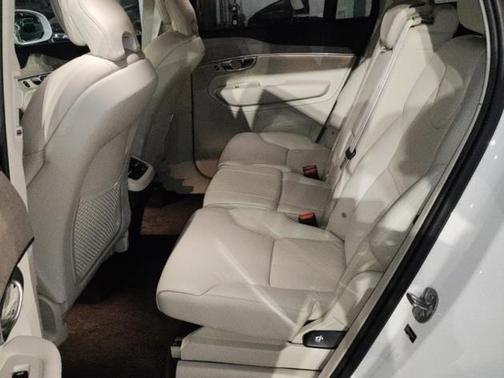 2024 Volvo XC90 B6 Plus Bright Theme 7-Seater