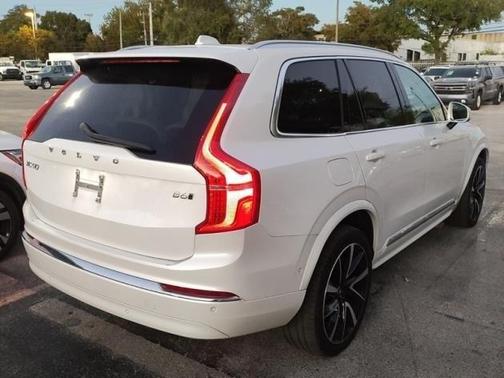2024 Volvo XC90 B6 Plus Bright Theme 7-Seater