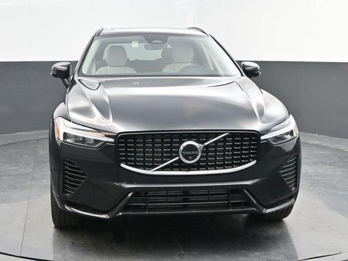 2025 Volvo XC60 Plug-In Hybrid T8 Plus