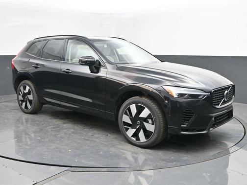 2025 Volvo XC60 Plug-In Hybrid T8 Plus
