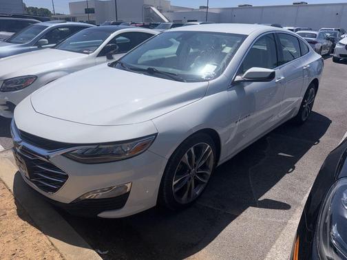 Summit White 2024 Chevrolet Malibu 2LT