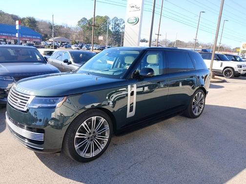 2025 Land Rover Range Rover P615 SV