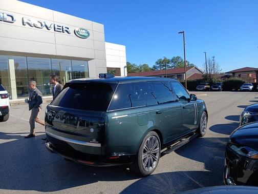 2025 Land Rover Range Rover P615 SV