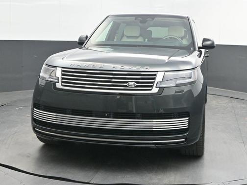 2025 Land Rover Range Rover P615 SV