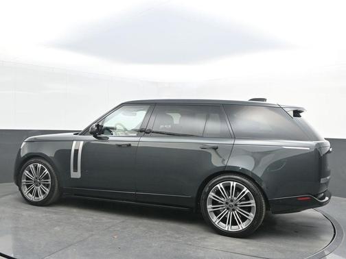 2025 Land Rover Range Rover P615 SV