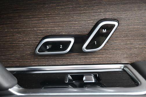 Santorini Black 2023 Land Rover Range Rover P400 SE