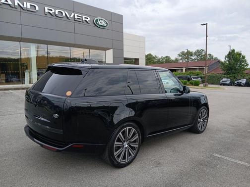 Santorini Black 2023 Land Rover Range Rover P400 SE