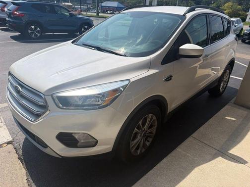White Platinum Tri-Coat Metallic 2018 Ford Escape SE