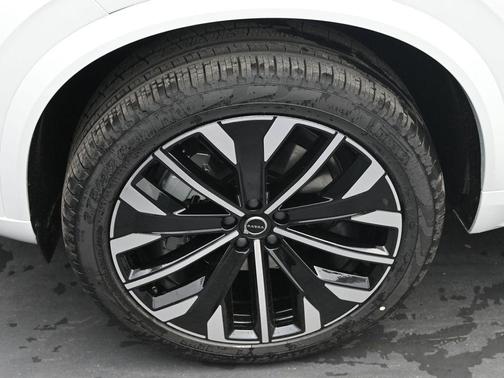 Crystal White Pearl 2026 Volvo XC90 B6 Ultra 7-Seater