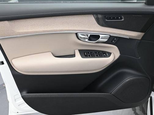 Crystal White Pearl 2026 Volvo XC90 B6 Ultra 7-Seater