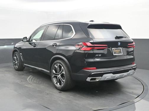 Black Sapphire Metallic 2026 BMW X5 PHEV xDrive50e