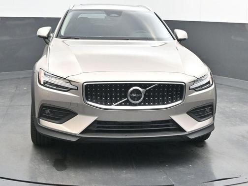 2026 Volvo V60 Cross Country B5 Plus
