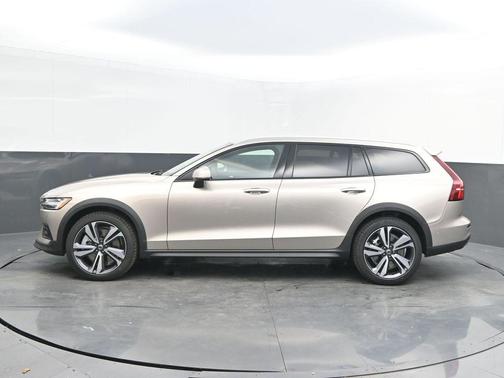 2026 Volvo V60 Cross Country B5 Plus
