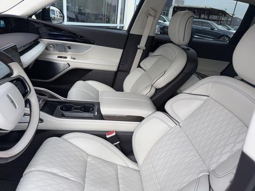 2024 Lincoln Nautilus Black Label