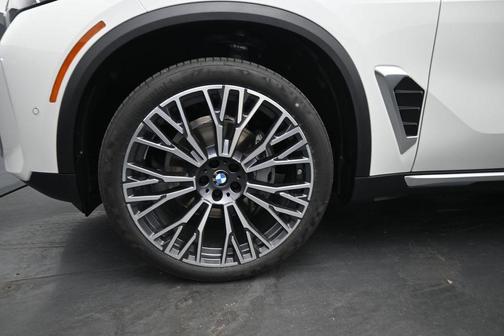 White Metallic 2026 BMW X5 sDrive40i